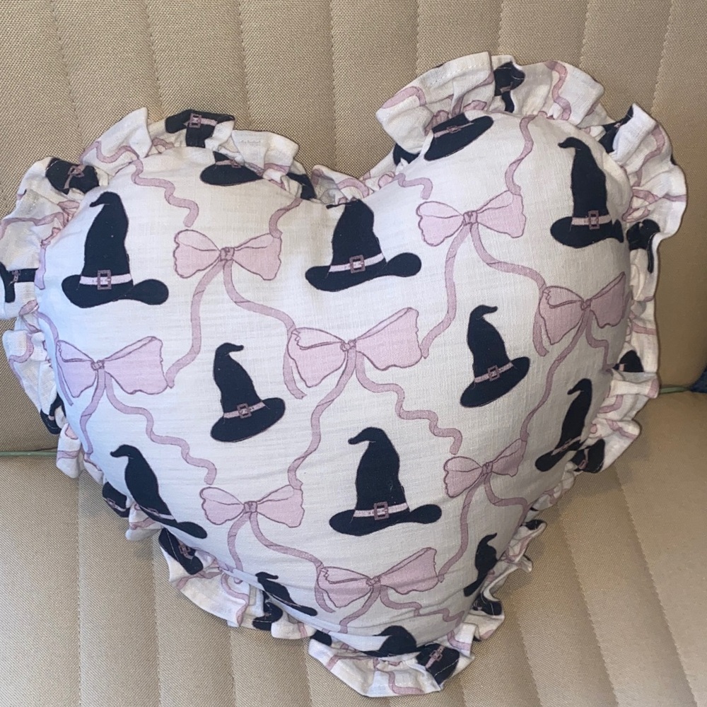 NWOT TJMAXX Halloween Heart Ruffle Pillow Witch Hats & Bows
